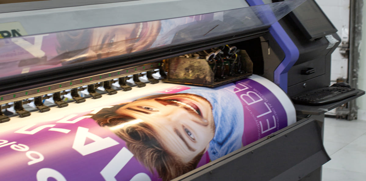 История изобретения баннерной ткани