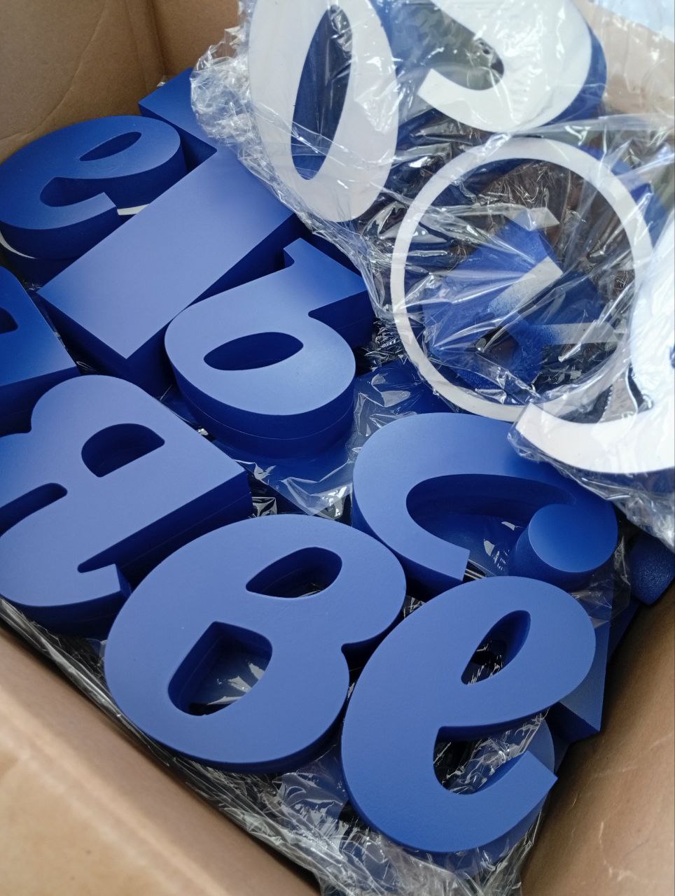 Объемные буквы (без подсветки)