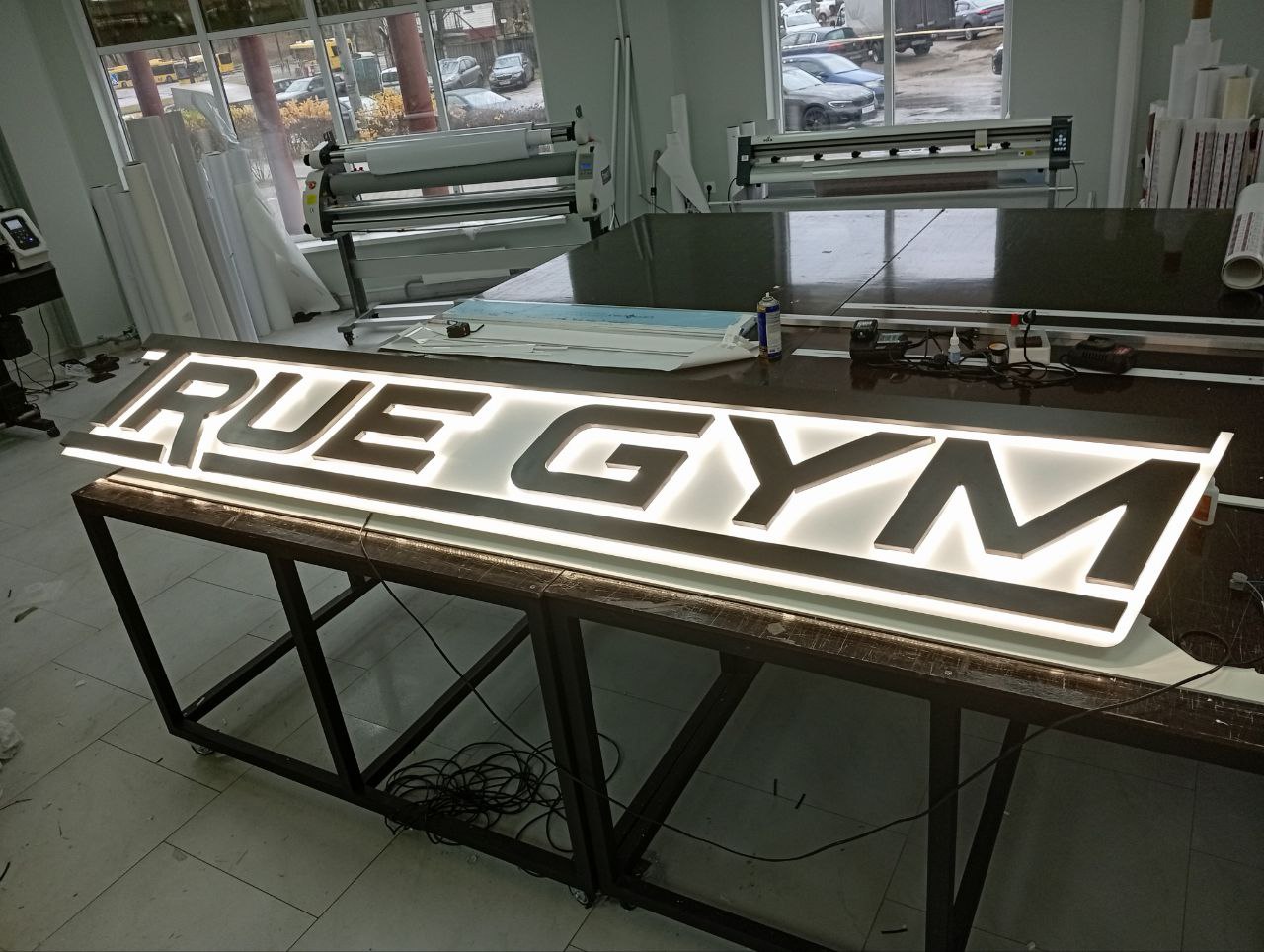 Вывеска с подсветкой